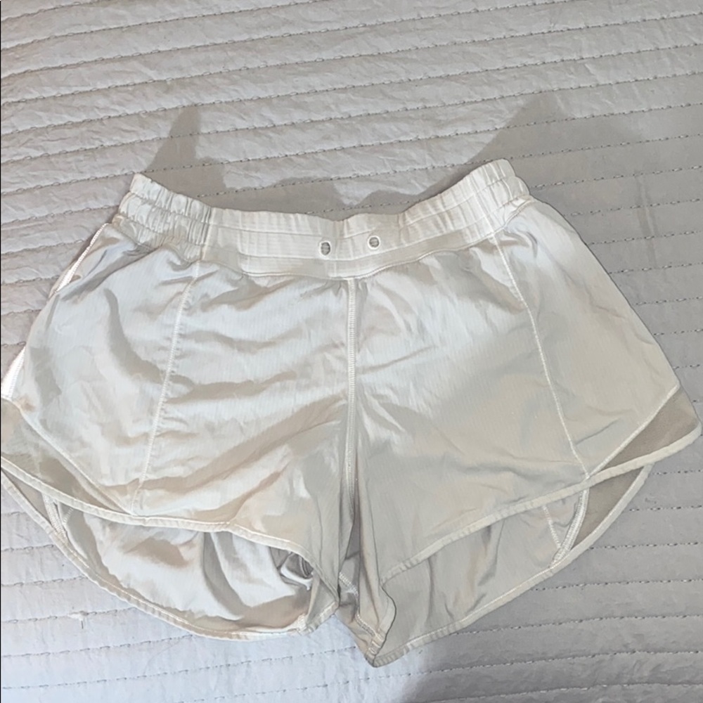Lululemon hotty hot shorts 2.5”